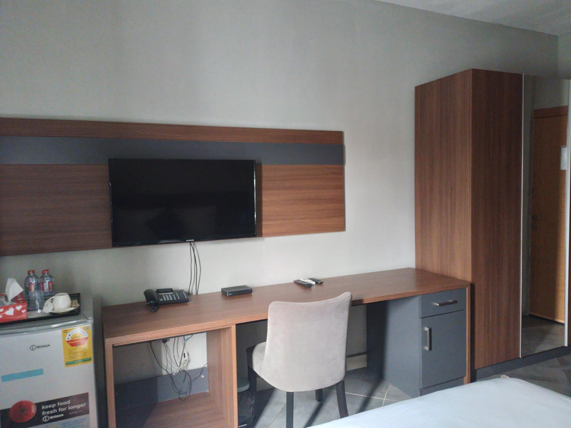 Euro Homes Hotel Accra Extérieur photo