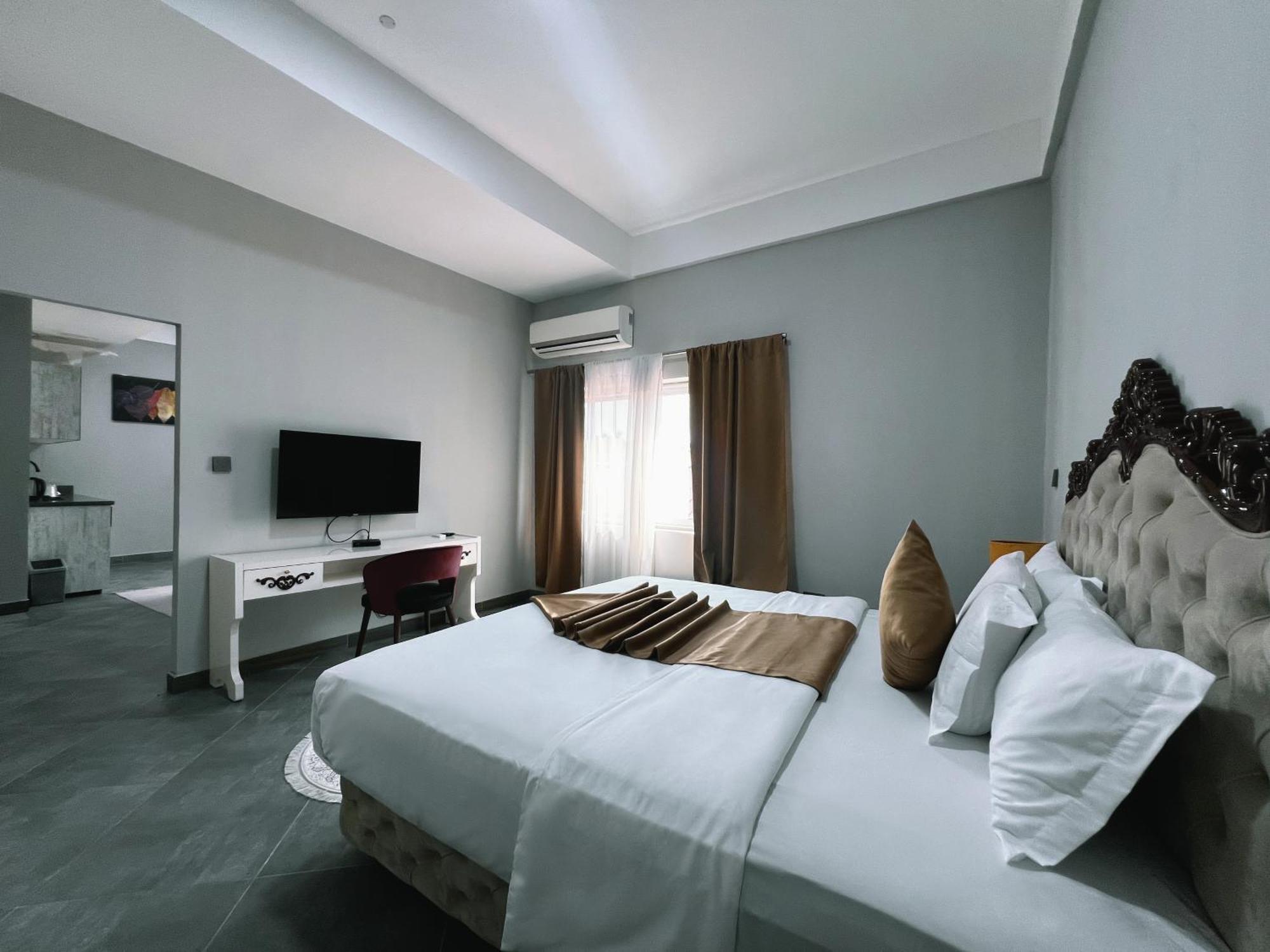 Euro Homes Hotel Accra Extérieur photo