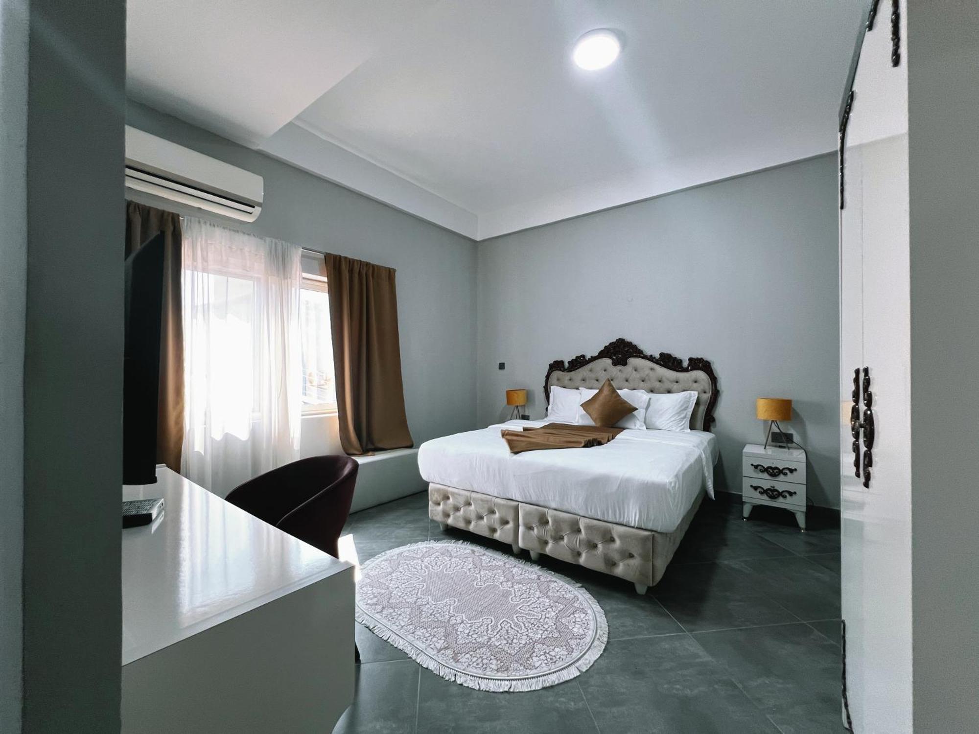 Euro Homes Hotel Accra Extérieur photo