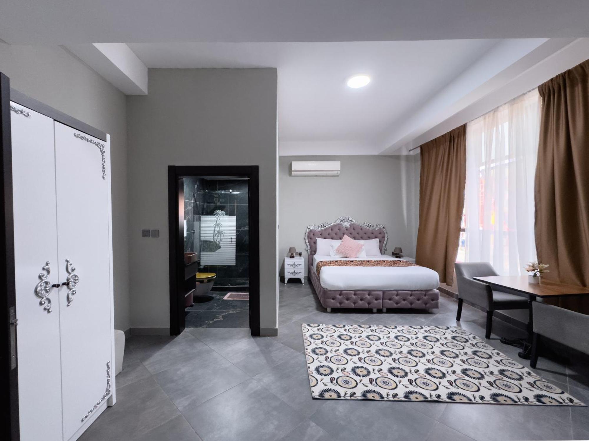 Euro Homes Hotel Accra Extérieur photo