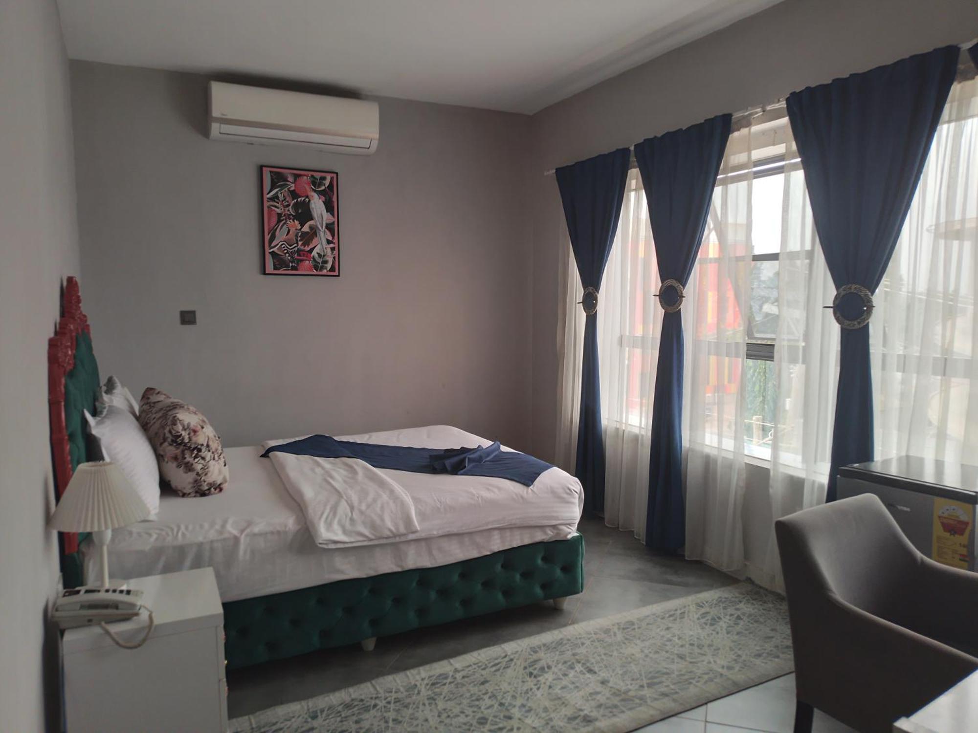 Euro Homes Hotel Accra Extérieur photo