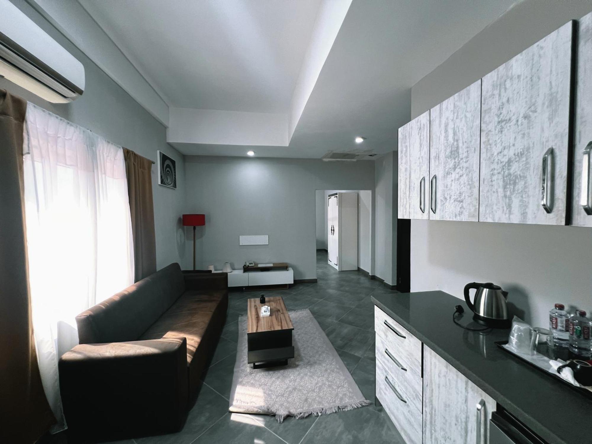 Euro Homes Hotel Accra Extérieur photo