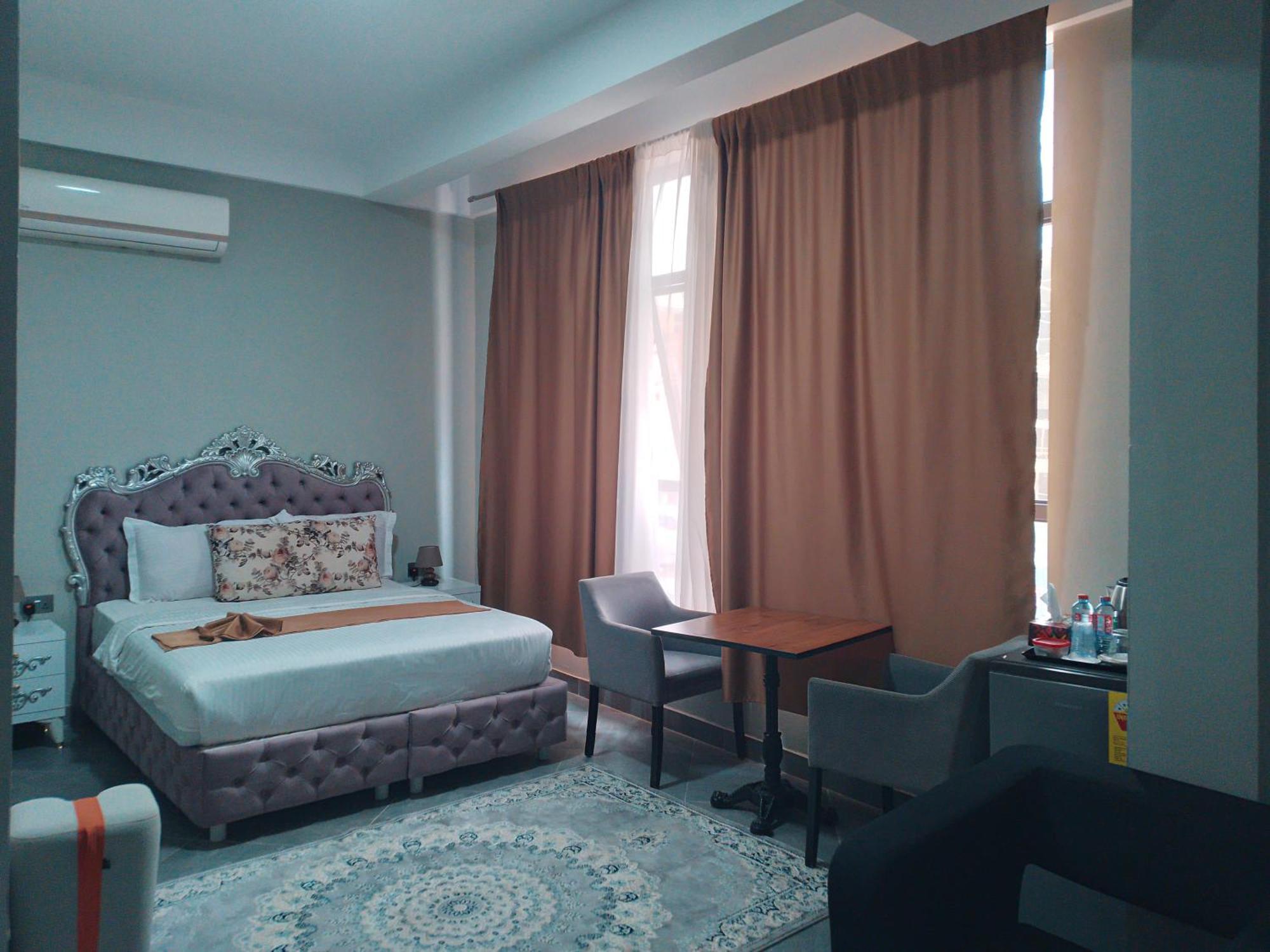 Euro Homes Hotel Accra Extérieur photo